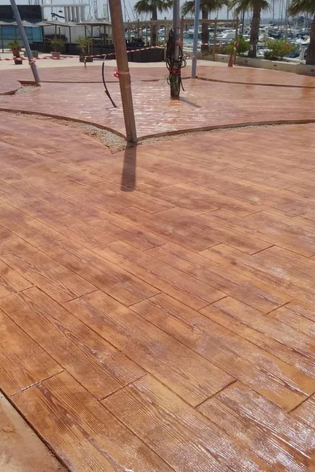 Allée réalisée par un spécialiste du béton imprimé à Cagnes-sur-Mer, finition pavée classique.