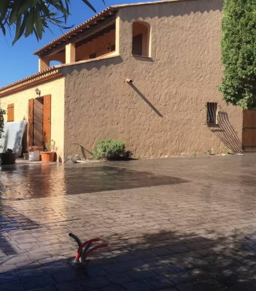 Terrasse décorative extérieure en béton imprimé à Aix-en-Provence