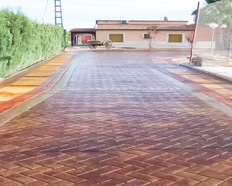 Terrasse en béton imprimé réalisée par un spécialiste du béton imprimé à Grasse, finition pierre.