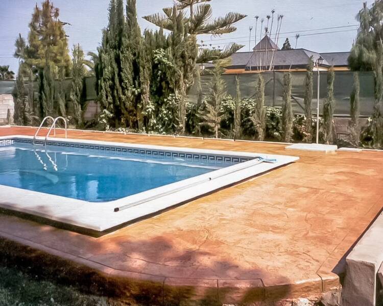Terrasse extérieure avec Spécialiste du béton imprimé à Marseille