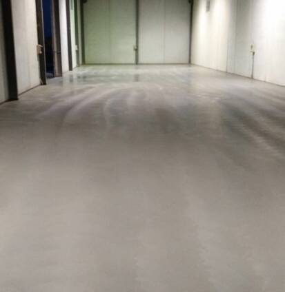 Dalle béton industrielle 15cm d'épaisseur, lissage àl'hélicoptère