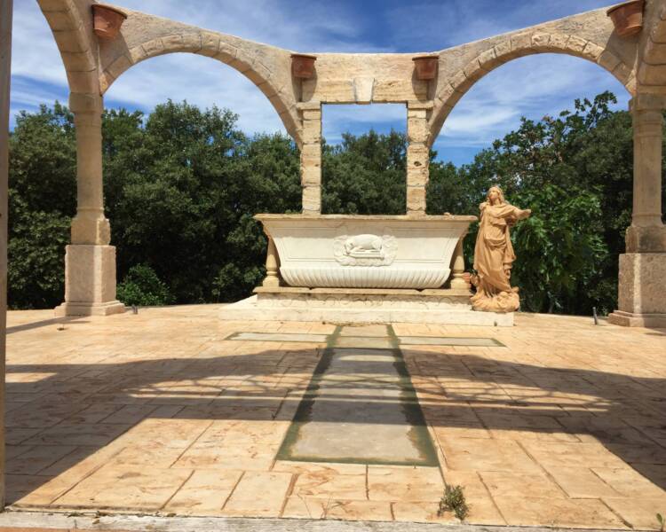 Terrasse en béton imprimé réalisée par un spécialiste à Arles