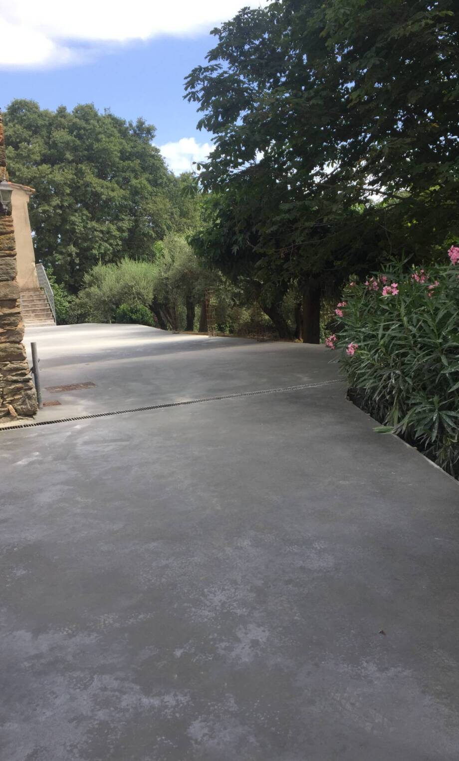 Dalle béton industrielle 15cm d'épaisseur, lissage àl'hélicoptère
