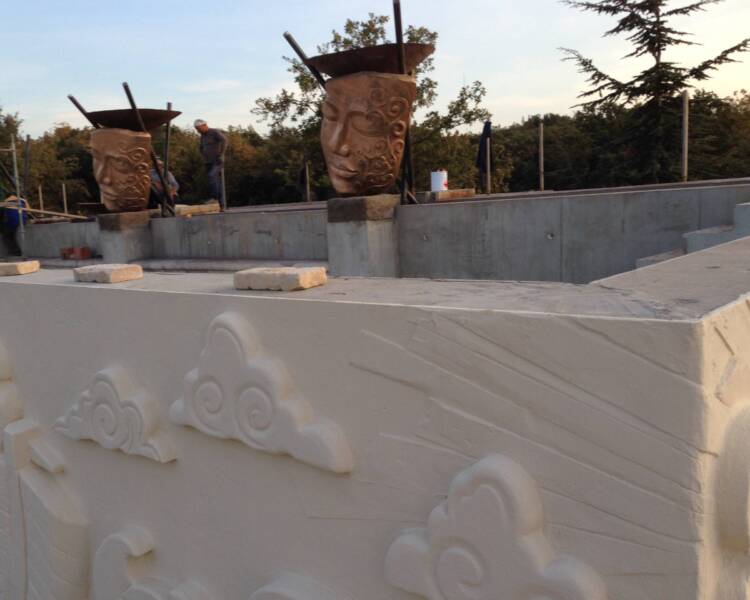 Terrasse moderne réalisée par un spécialiste du béton imprimé à Aubagne avec finition pierre.