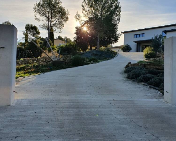 Terrasse en béton imprimé posée à Hyères